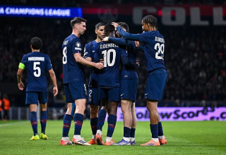 שחקני פ.ס.ז' חוגגים (צילום: Getty images)