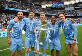 שחקני סיטי עם תואר האליפות  בעונת 2021/22 (צילום: Michael Regan)