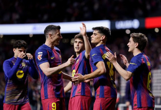 שחקני ברצלונה חוגגים בדרבי מול אספניול (צילום: Soccrates Images)