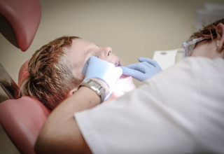 הילד מפחד מרופא שיניים? כך תעברו את זה בשלום – מדריך מלא להורים (צילום: pexels)