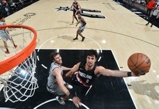 דני אבדיה נגד סן אנטוניו (צילום: Michael Gonzales)