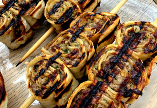 שיפודי עראייס מטורטייה (צילום: פסקל פרץ-רובין)