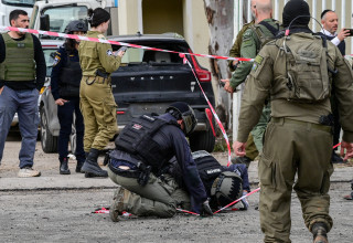 נפילה בקריית שמונה (צילום: רויטרס)