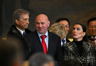 ג'ו רוגן בטקס ההשבעה של טראמפ (צילום: רויטרס)