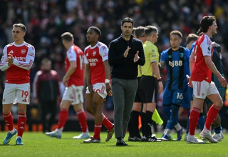 מיקל ארטטה ושחקני ארסנל בסיום ההפסד לבורנמות' (צילום: Getty images)