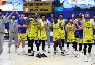 העיקר הניצחון. מכבי חוגגת (צילום: דני מרון)