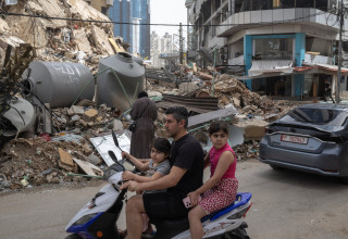 תושבי לבנון חוזרים לבתיהם בהפסקת האש (צילום: רויטרס)