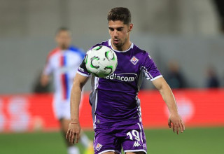 מנור סולומון במדי פיורנטינה (צילום: Gabriele Maltinti)