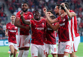 שחקני הפועל באר שבע חוגגים (צילום: דני מרון)