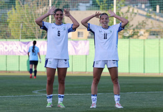 שחקניות נבחרת הנשים בכדורגל, מאיה קבררה (6), נועה סלימהוג'יץ' (11) (צילום: רויטרס)