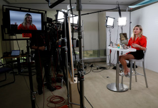 QVC Studio (צילום: Reuters/BRENDAN MCDERMID)