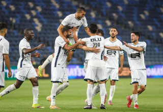 שחקני מכבי בני ריינה חוגגים (צילום: קובי אליהו)