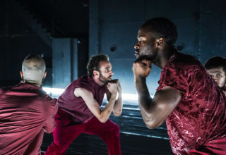 ליאור תבורי מזקק את הגבריות ב-SUCCUS (צילום: אפרת מזור)