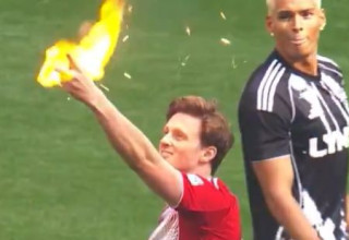 "קוסם על המגרש" (צילום: מסך, X)