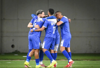 שחקני עירוני קרית שמונה חוגגים (צילום: ברני ארדוב)