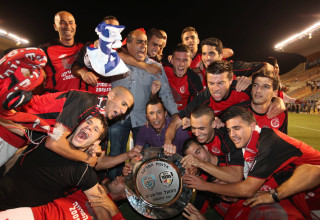 שחקני הפועל תל אביב חוגגים אליפות 2010 (צילום: אדי ישראל)