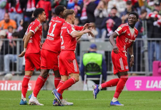 שחקני באיירן מינכן חוגגים (צילום: Getty images)