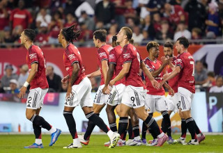 שחקני מנצ'סטר יונייטד חוגגים בעונת 2024/5 (צילום: Patrick McDermott)