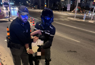 מעצר בלוד - הפר סדר באירועי יום הזיכרון לחללי צה"ל (צילום: דוברות המשטרה)