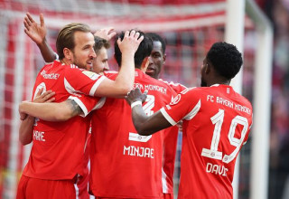 שחקני באיירן מינכן חוגגים (צילום: Getty images)