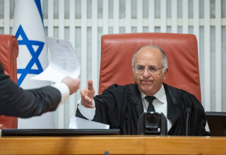 השופט נעם סולברג בדיון על ועדת חקירה לטבח ה-7 באוקטובר (צילום: יונתן זינדל פלאש 90)