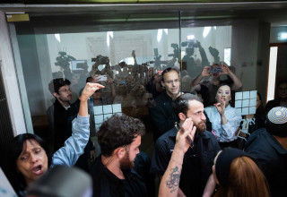 מהומות בבית המשפט העליון בדיון על הקמת ועדת חקירה (צילום: יונתן זינדל פלאש 90)