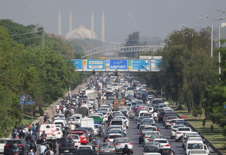 פקקים באיסלאמאבאד (צילום: רויטרס)