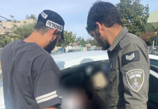 מעצר החשודים במעורבות  (צילום: דוברות המשטרה)