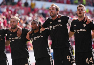 שחקני באיירן מינכן חוגגים (צילום: Sona Maleterova)