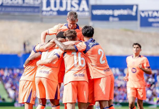 שחקני ברצלונה חוגגים מול חטאפה (צילום: Soccrates Images)