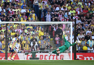 שוער סאות'המפטון, דניאל פרץ, במשחק מול מנצ'סטר סיטי (צילום: רויטרס)