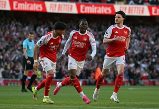 אברצ'י אזה חוגג (צילום: GLYN KIRK)