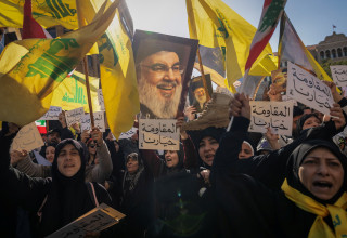 תומכי חיזבאללה בלבנון (צילום: REUTERS/Adnan Abidi)