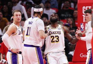 לברון ג'יימס מתוסכל, יוסטון רוקטס מול לוס אנג'לס לייקרס (צילום: GettyImages)