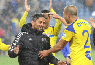 יצחקי ובן חיים. הכובש והמצטיין במשחק בתמונה משותפת (צילום: צילום: אריאל שלום)