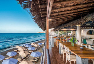 החוף הפרטי של רויאל קריביאן בסנטוריני (צילום: באדיבות רויאל קריביאן)