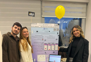 סהטודנטיות שפיתחו מערכת דיגיטלית לליווי נשים בלילה (צילום: המכללה האקדמית תל אביב-יפו)