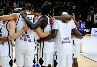 שחקני בורק חוגגים מול בשיקטאש (צילום: GettyImages)