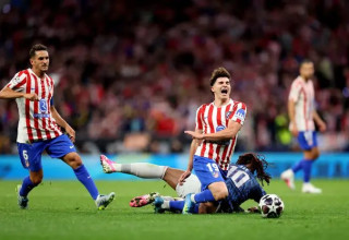 רגע הפציעה של חוליאן אלברס (צילום: GettyImages, Julian Finney - UEFA)