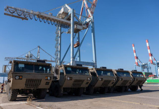 חימושים וציוד צבאי אשר הגיע לישראל כחלק מהרכבת האווירית והימית מארה"ב לישראל (צילום: אגף דוברות וקשרי ציבור במשרד הביטחון)