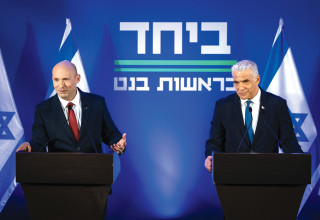 יאיר לפיד ונפתלי בנט, 26.4.26 (צילום: חיים גולדברג, פלאש 90)