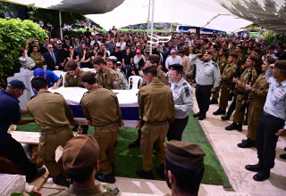 הלוויתו של ליאם בן חמו ז"ל (צילום: אבשלום ששוני)