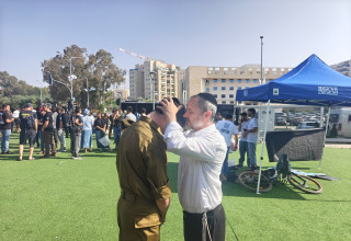 המתגייסים מהציבור החרדי בבקו"ם (צילום: ג'וש ארונסון)