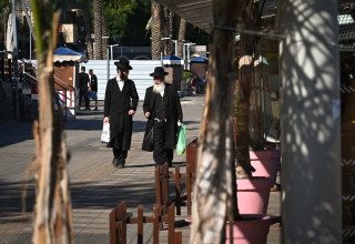 חרדים בטבריה. למצולמים אין קשר לכתבה (צילום: מיכאל גלעדי פלאש 90)