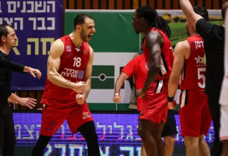הפועל גליל עליון חוגגת (צילום: מאור אלקסלסי)