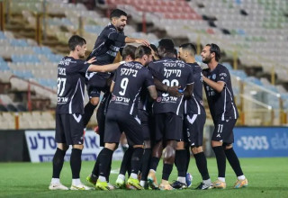 פתיחה מושלמת. שחקני עירוני טבריה חוגגים (צילום: קובי אליהו)