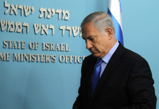 בנימין נתניהו (צילום: JIM HOLLANDER/AFP via Getty Images)