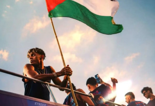 לאמין ימאל שחקן ברצלונה עם דגל פלסטין (צילום: צילום מסך, kynekr)