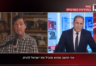 טאקר קרלסון מתראיין אצל אודי סגל בערוץ 13 (צילום: צילום מסך ערוץ 13)