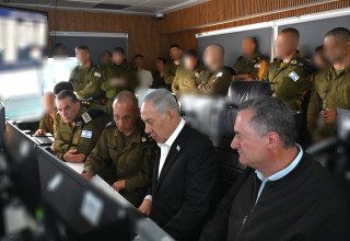 בנימין נתניהו וישראל כ"ץ בבור הפיקוד של חיל הים בקריה (צילום: חיים צח, לע"מ)